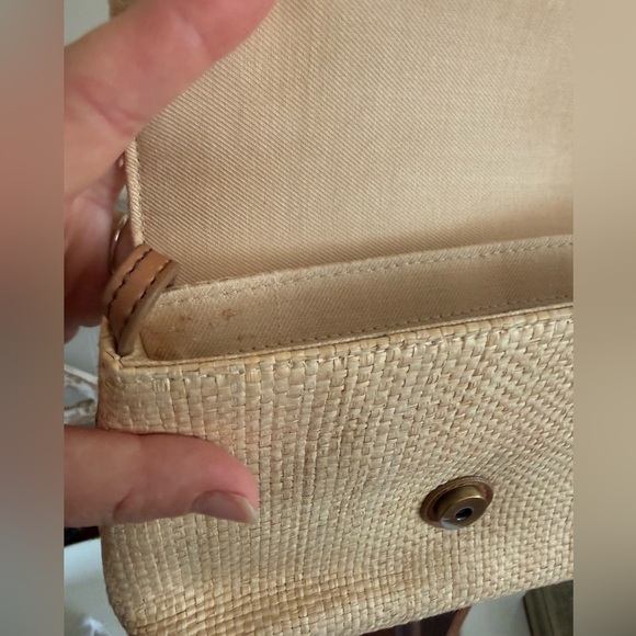 Fossil Beige Woven Crossbody Bag with Multicolor Floral Embroidery - Picture 7 of 9